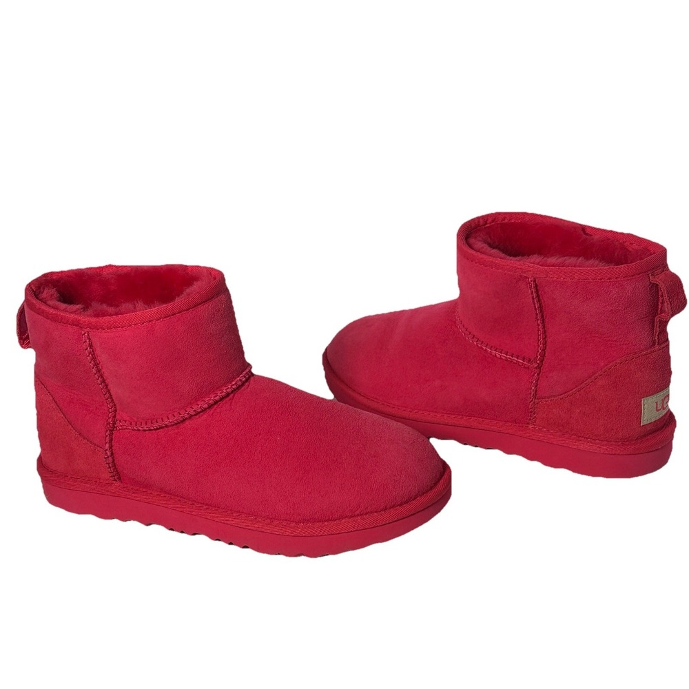 UGG‎ Classic Mini II Radish Pink Boots Size 6 Faux Fur Lined Excellent Condition